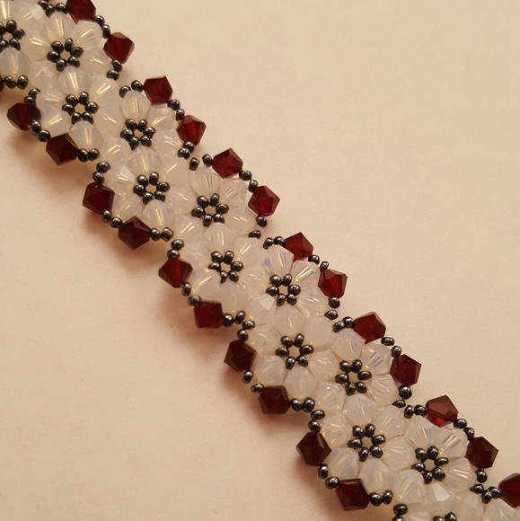 Flower design beaded bracelet - Picture 11 of 12